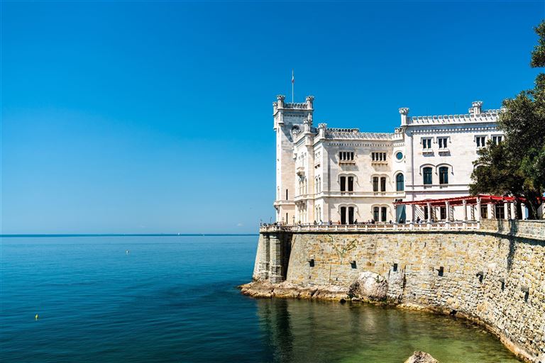 Venetien & sein slowenisch-kroatisches Hinterland ©Leonid Andronov /adobestock